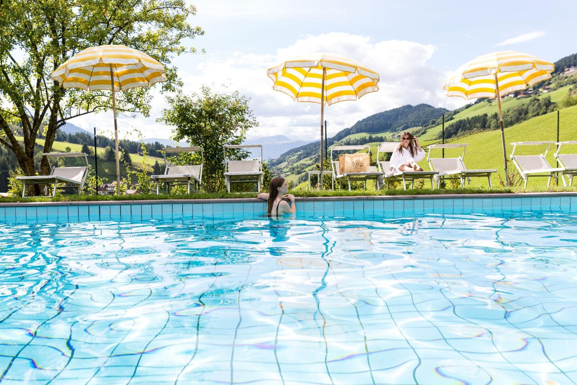 Hotel Tyrol Funes  Exterior foto